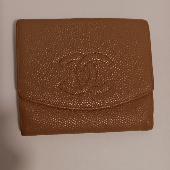 Chanel wallet used, preloved, has wear its dirty, worn and not new see photos - Picture 1 of 10
